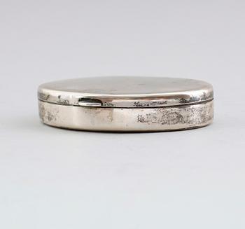 DOSA, silver, Stockholm 1920. Vikt ca 94 gram.