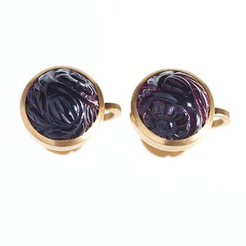 627. A pair of Wiwen Nilsson 18k gold and amethysts ear-studs, Lund 1951.
