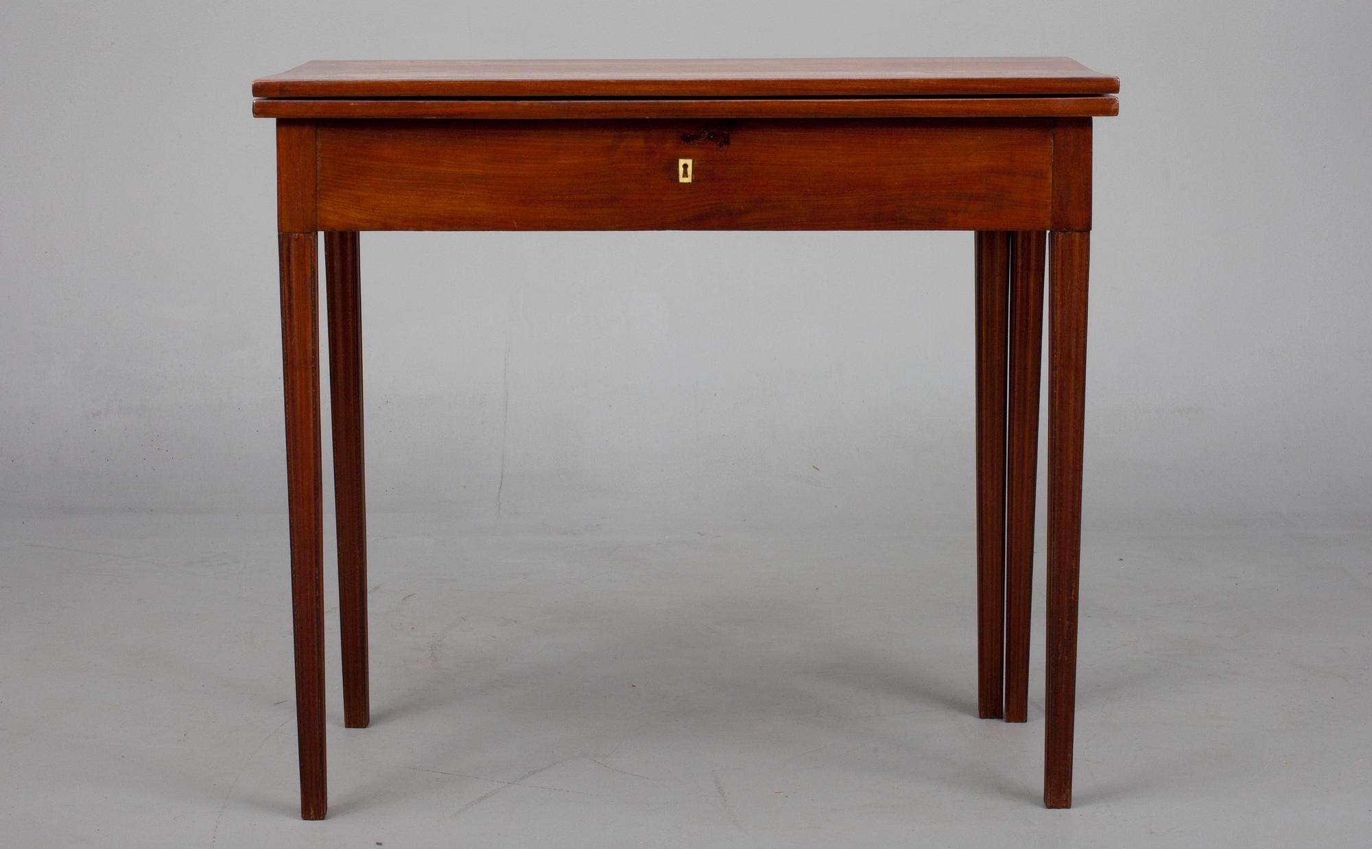 SPELBORD, mahongy, sengustaviansk, sekelskiftet 1700/1800.