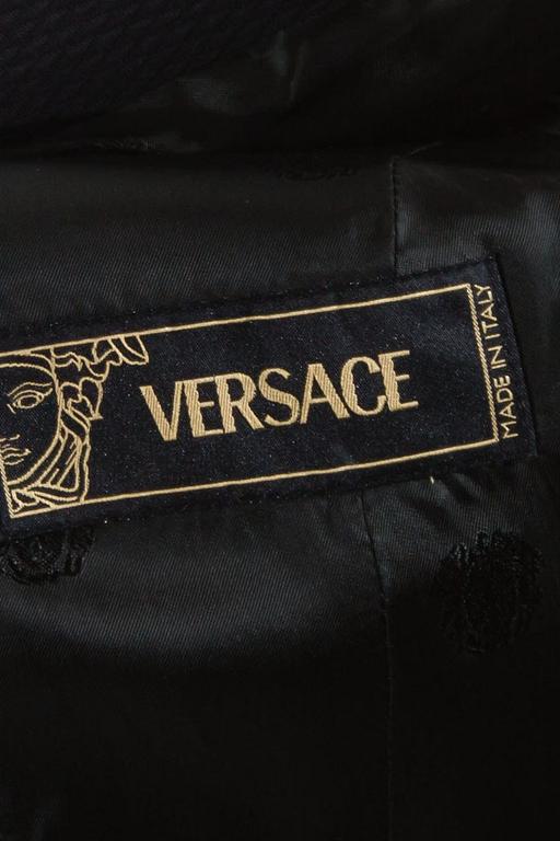 JACKA, Versace.