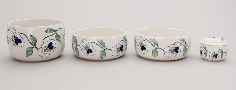 SYLVIA LEUCHOVIUS, 84 osaa, posliinia, "Sylvia", Juhla-astiasto, Rörstrand, 1900-luvun loppupuoli.