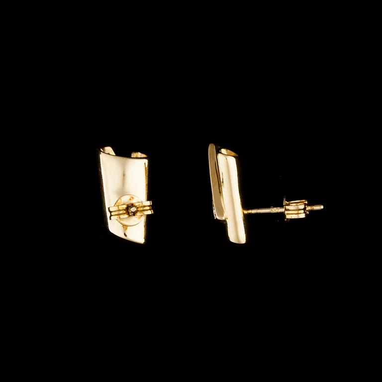ÖRHÄNGEN, 14K guld, 8 små diamanter. Vikt 3,3 g.
