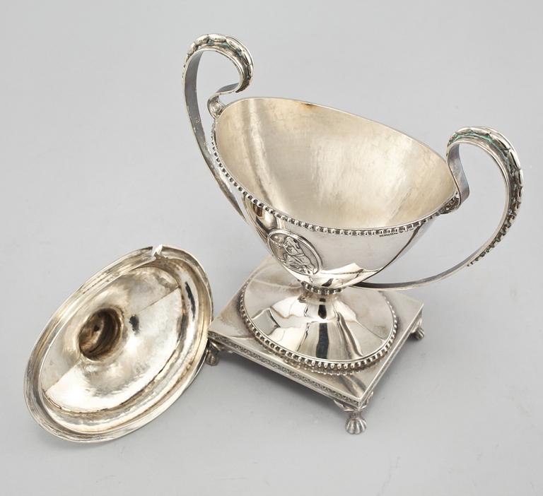 SOCKERSKÅL, silver, empirestil, Carl Gustaf Hallberg, Stockholm, 1910. Vikt 595 g.