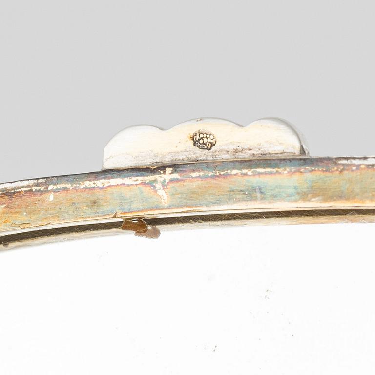 Ask, silver, lock med innefattad kinesisk nefrit relief, 1900-tal.