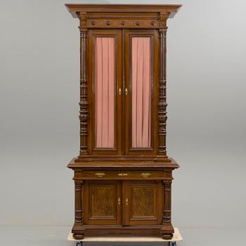 BOKSKÅP, nyrenässans. 1800-talets slut.