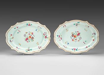 1569. A pair of famille rose serving dishes, Qing dynasty, Qianlong (1736-95).