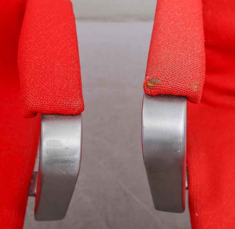 SKRIVBORDSSTOLAR, 2 st, "Oxford", Arne Jacobsen, för Fritz Hansen, Danmark, 1983 respektive 1986.