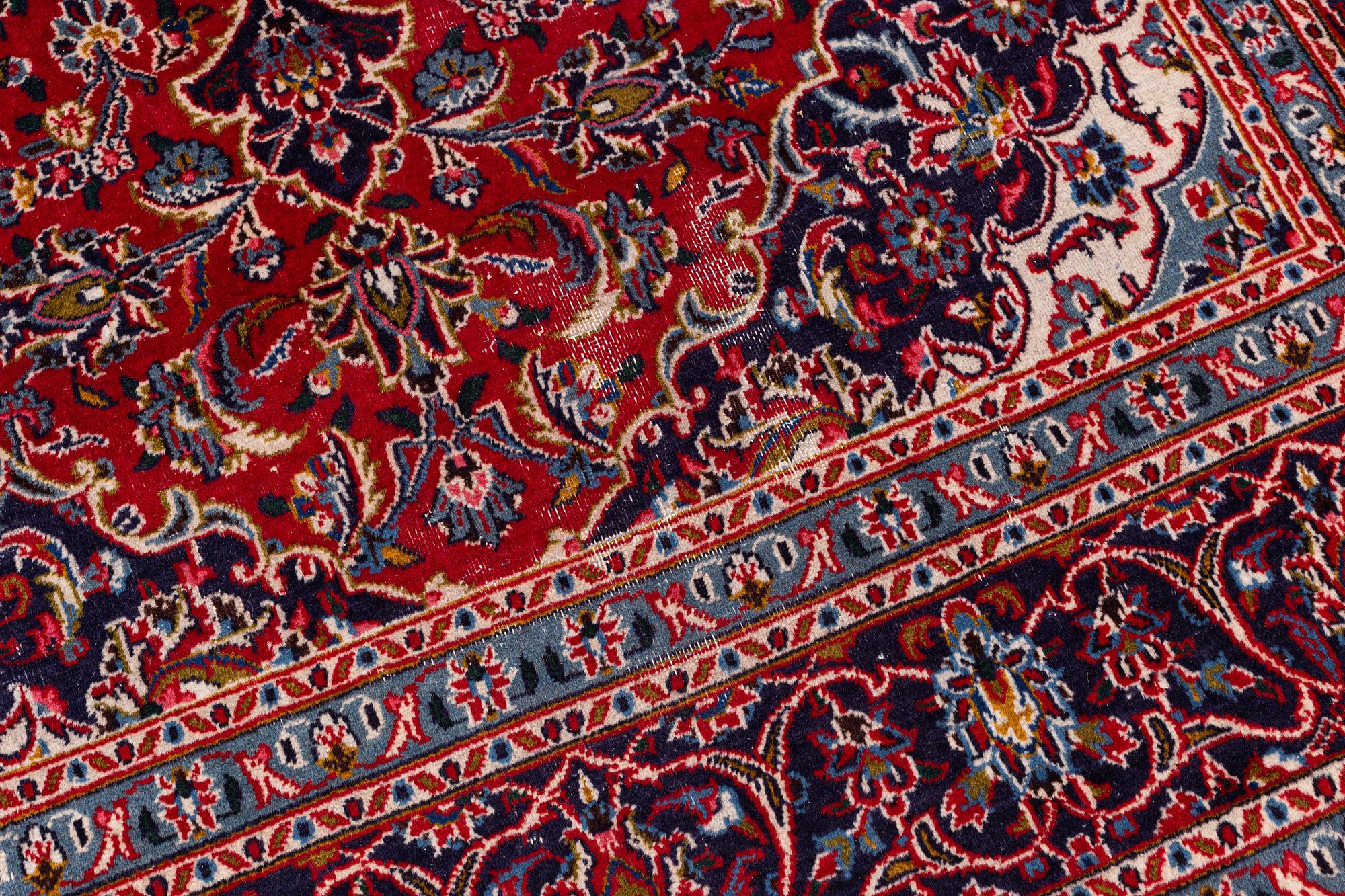 An Ardekan carpet, ca 300 x 190 cm.