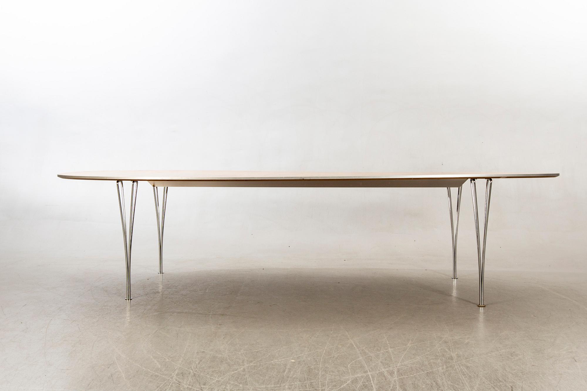 Piet Hein & Bruno Mathsson, bord, "Superellips" för Rebublic of Fritz Hansen 2000-tal.