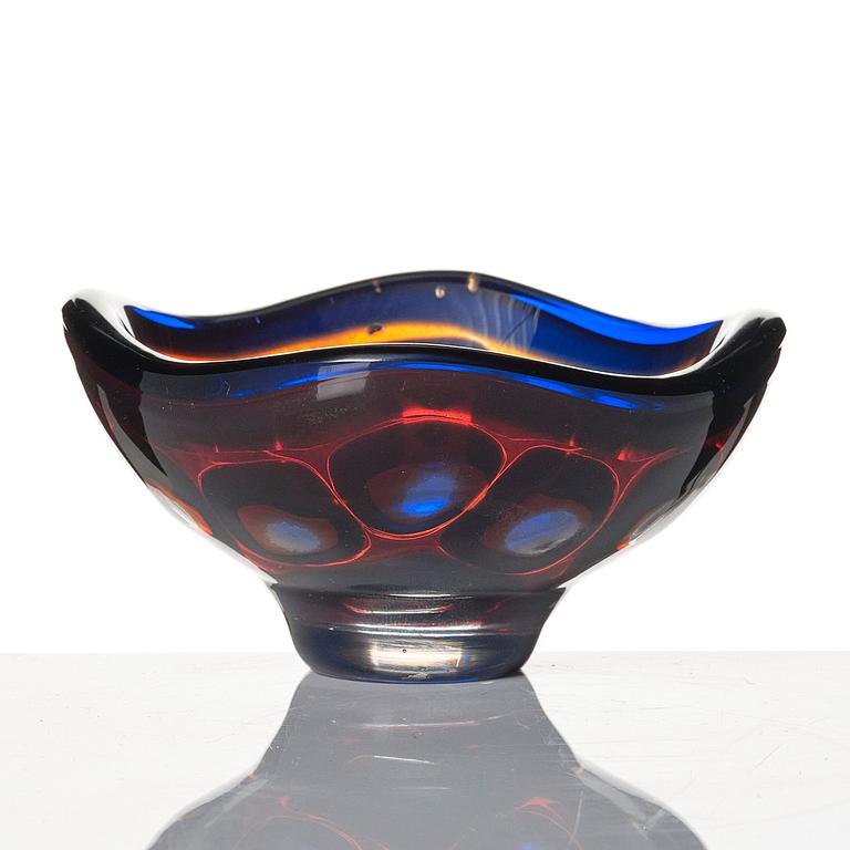 Sven Palmqvist, a 'ravenna' glass bowl, Orrefors 1954, no 672.