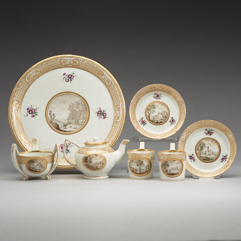 A five piece Royal Copenhagen Tete a tete set, 1790.