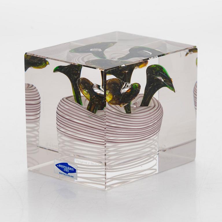 Oiva Toikka, årskub, glas, signerad Oiva Toikka, Nuutajärvi 1978, numrerad 67/2000.