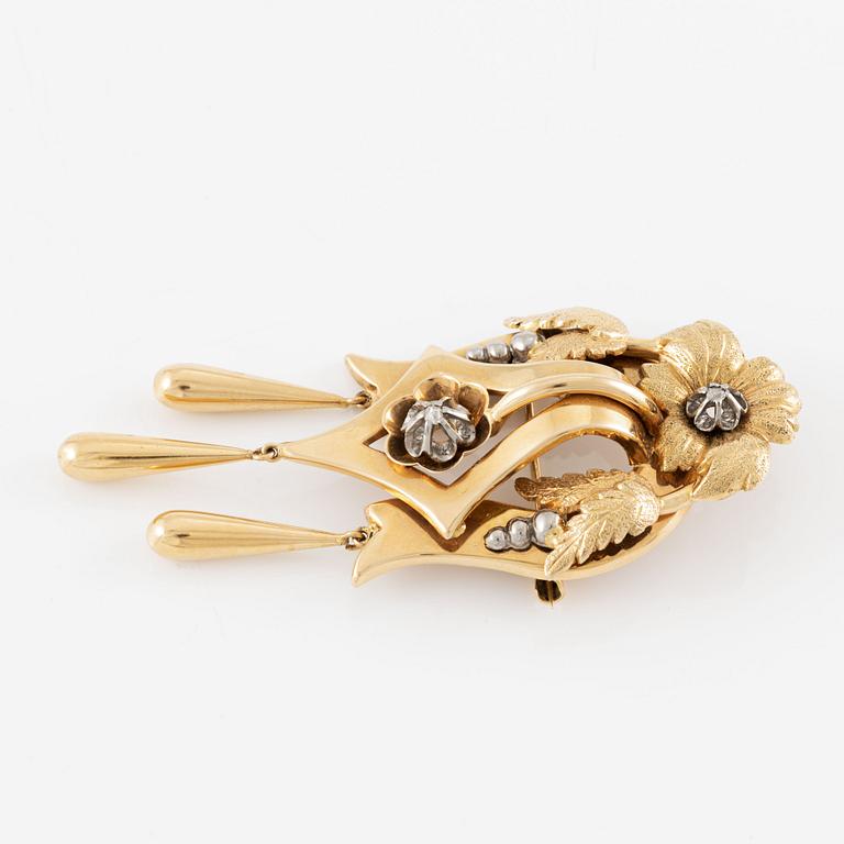 Brooch 18K gold with old-cut diamonds.