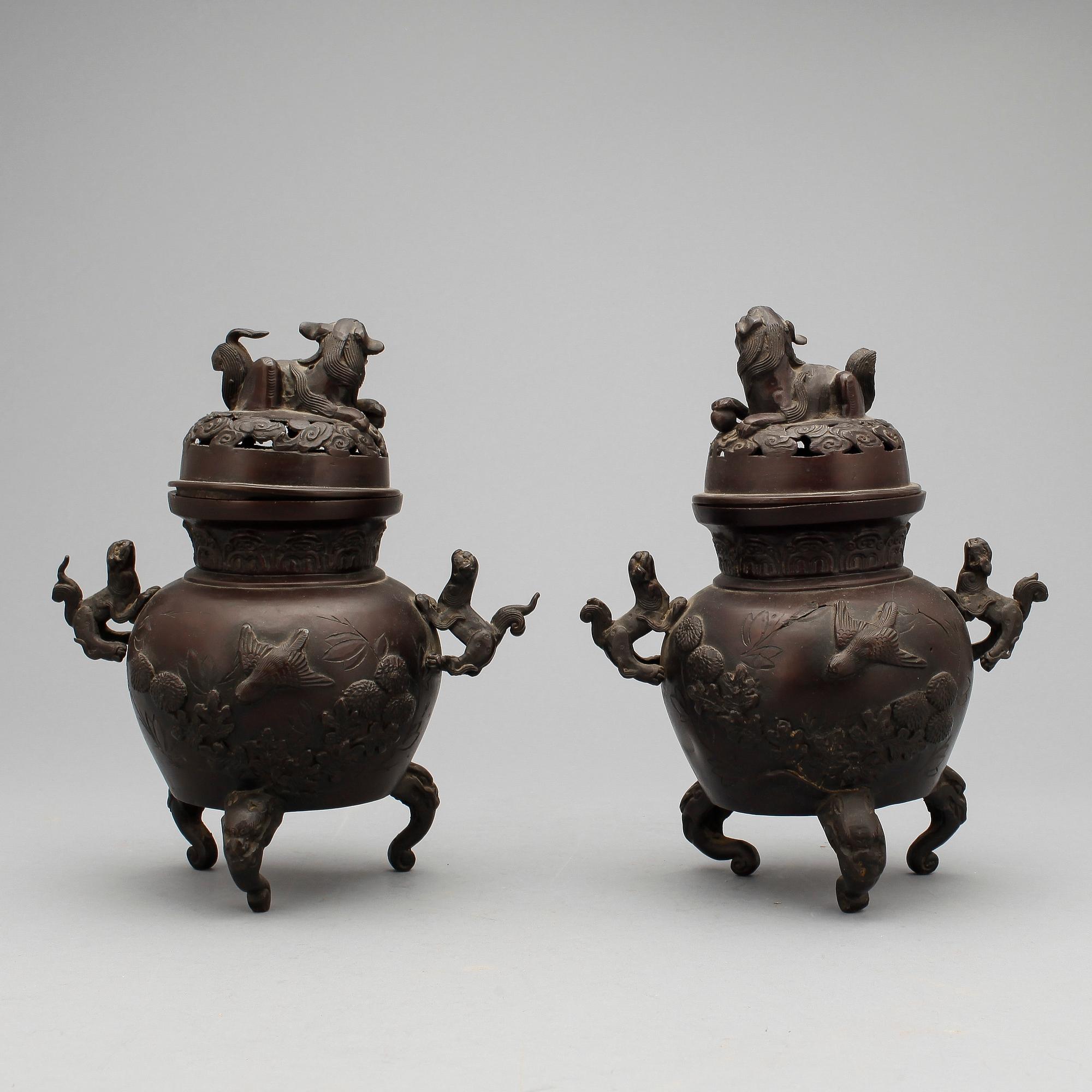 RÖKELSEKAR, ett par, brons, Japan, tidigt 1900-tal.