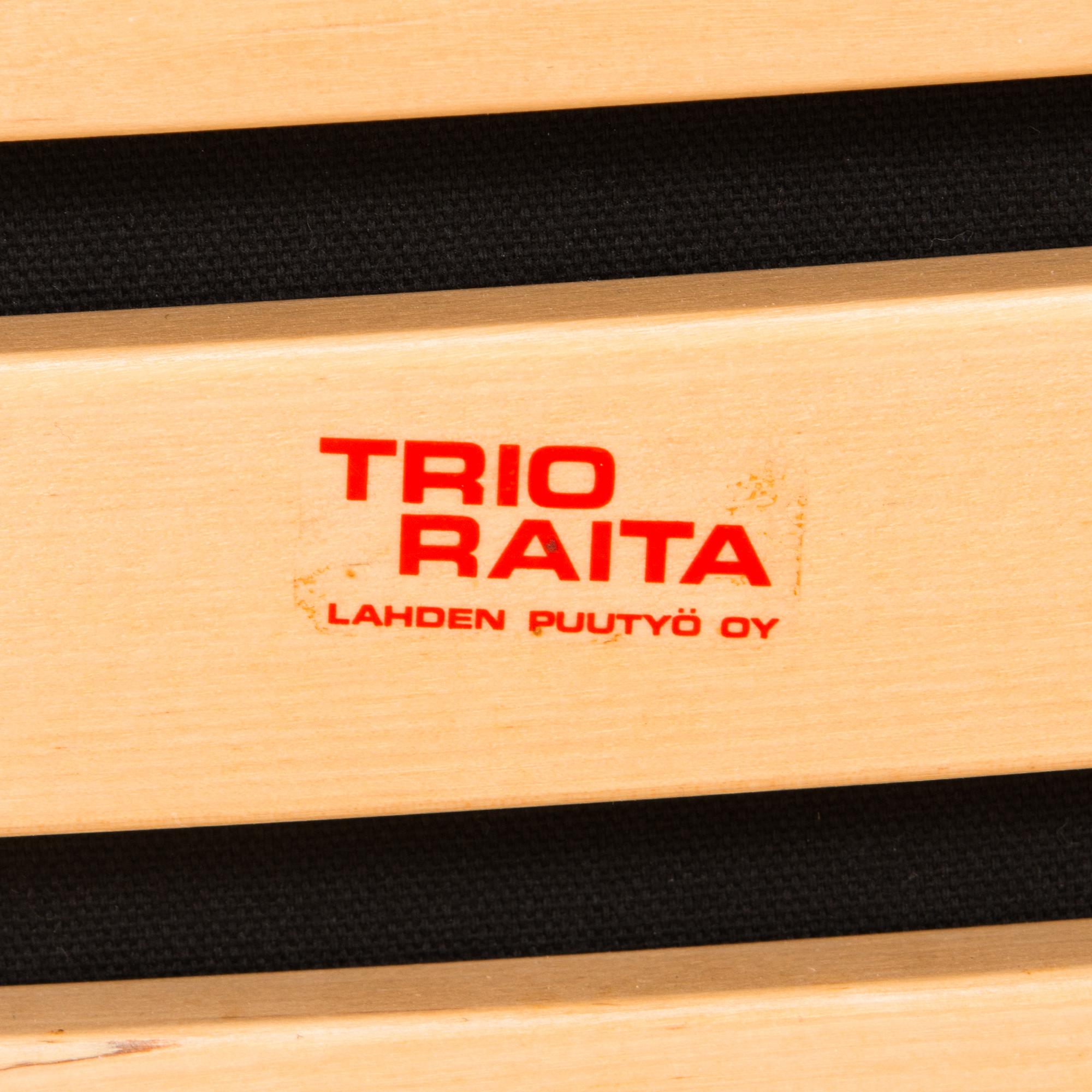 HANNU PELTONEN, nojatuolipari, "Trio-raita", Lahden Puutyö.
