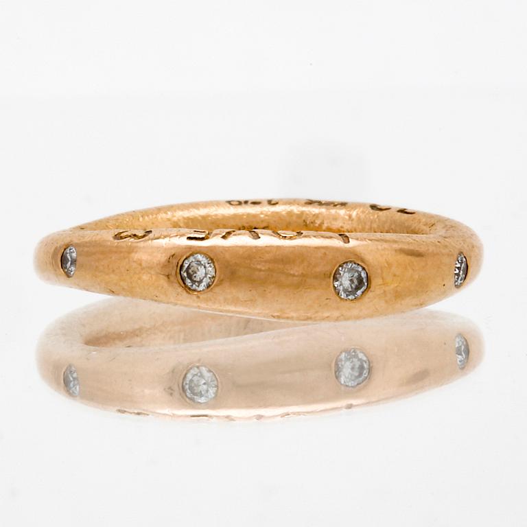 Ole Lynggaard ring 18K gold,  9 brilliant-cut diamonds 0,18 ct in total TW VS.