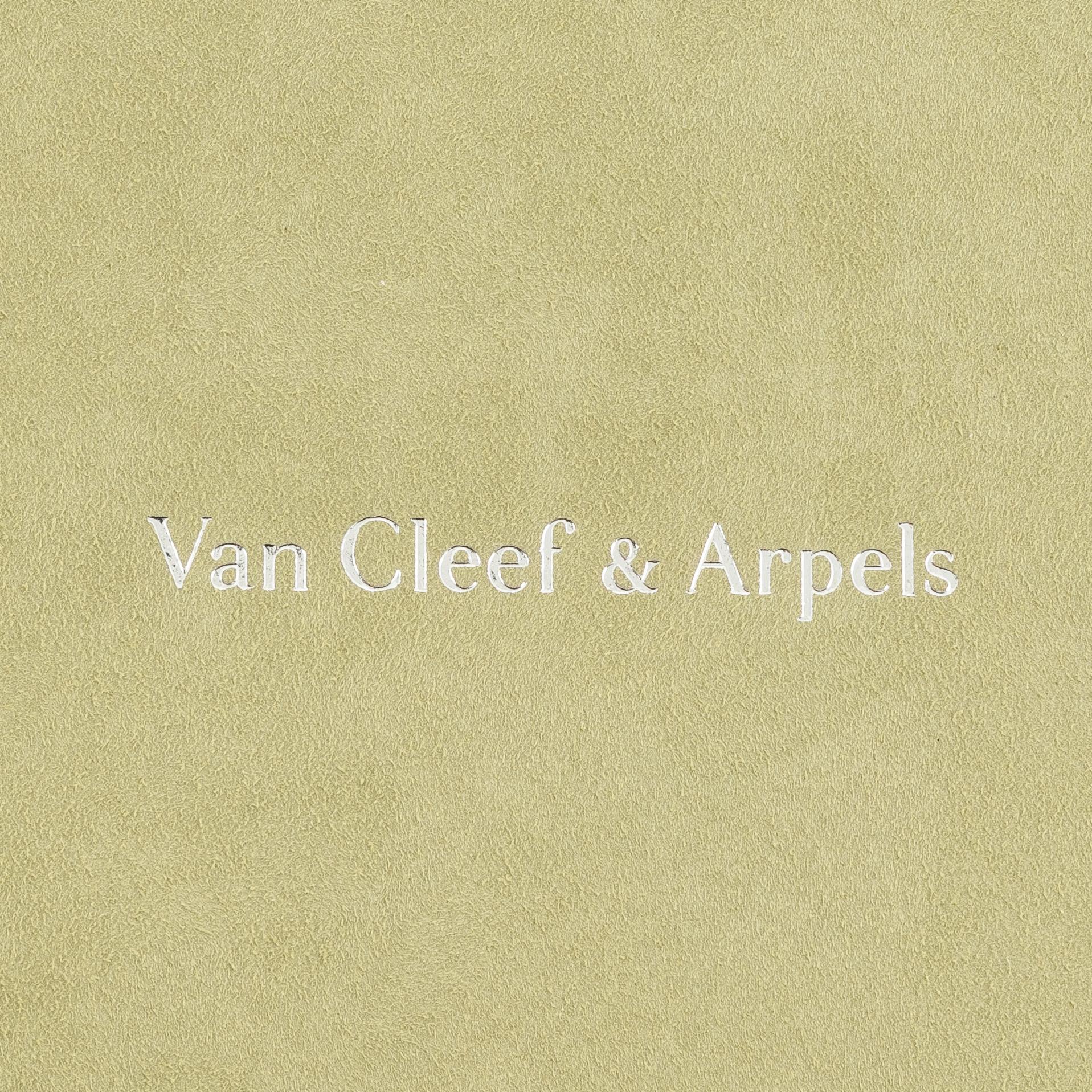 A Van Cleef & Arpels "Alhambra" necklace 18K gold with mother-of-pearl and onyx.