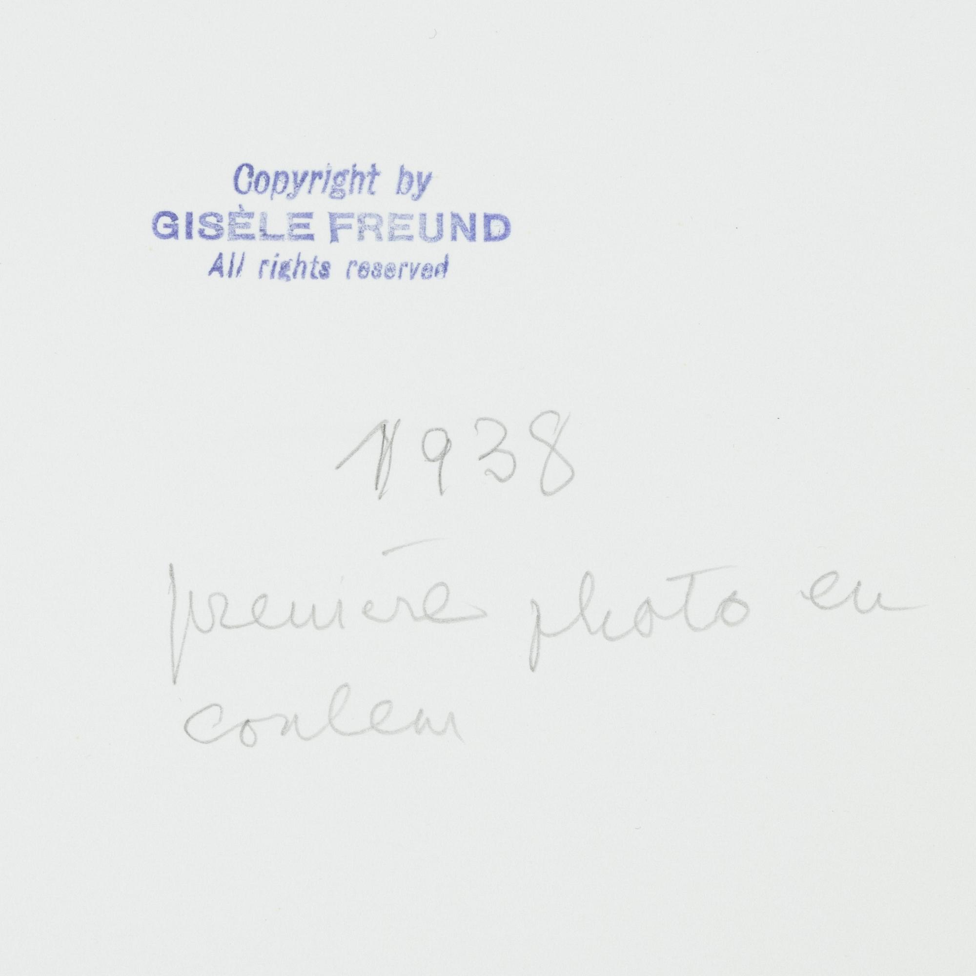 Gisèle Freund, photograph depicting a shop window signed and stamped.