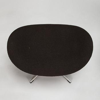 Arne Jacobsen, Nojatuoli ja rahi "Ägget" Fritz Hansen 2011.