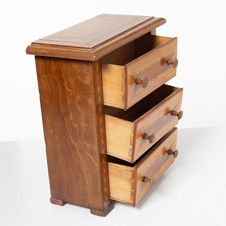 Miniatyrbyrå, 1900-talets början.