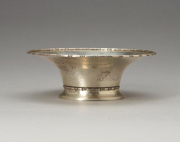 SKÅL, silver, CG Hallberg, Stockholm 1920. Vikt ca 330 gram.