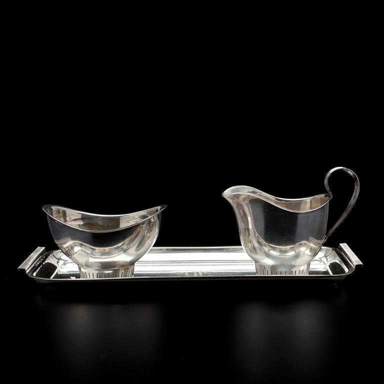 SOCKERSKÅL, GRÄDDSNÄCKA OCH BRICKA, silver, Norge, ca 1957. Vikt tot. 253 g.
