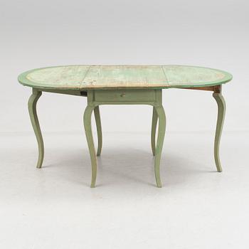 A 18/19th century leaf table.