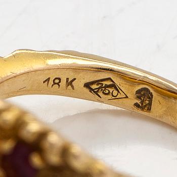 Ring, 18K guld med briljantslipade diamanter ca 0.22 ct totalt och rubiner. Finska importstämplar 1972.
