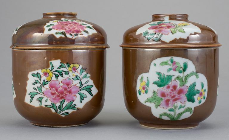 BURKAR, 2 st, porslin, Kina, 1800-tal.