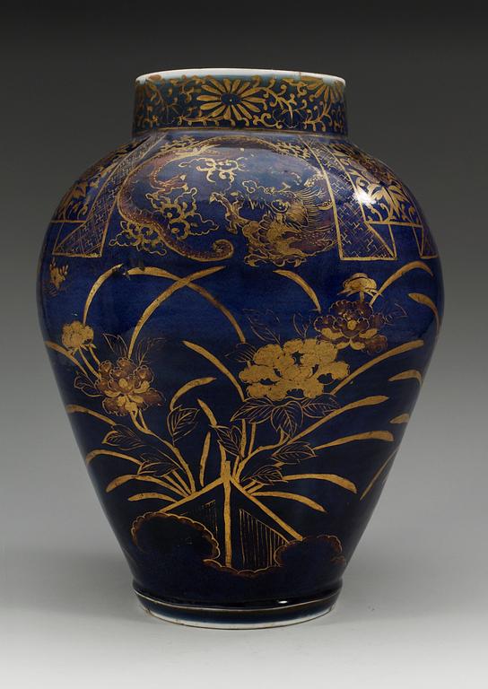 URNA, porslin. Japan, 1700-tal.