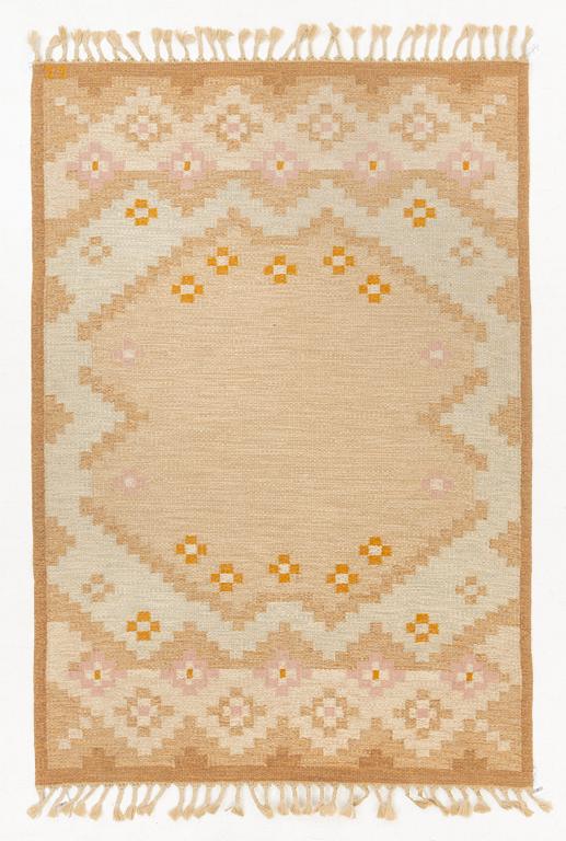 A flat weave rug, signed GG, Gitt Grännsjö-Carlsson, c. 205 x 138 cm.