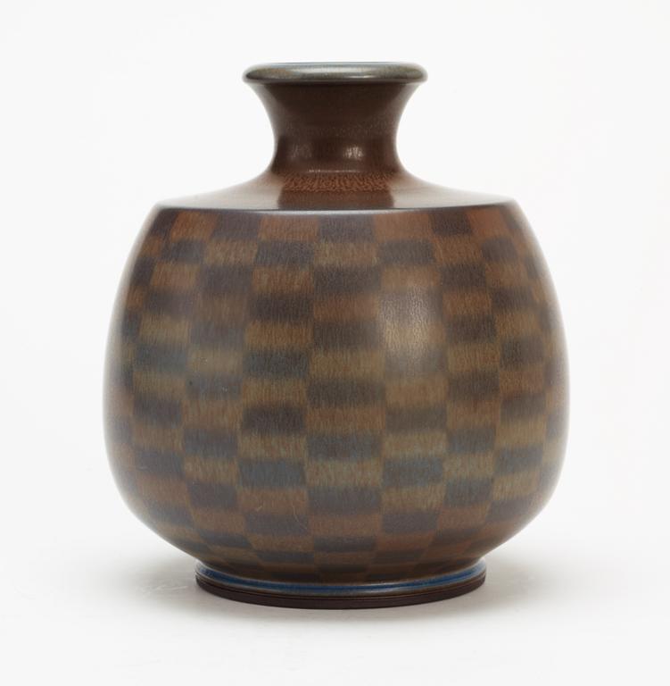 A Berndt Friberg stoneware vase, Gustavsberg 1960.