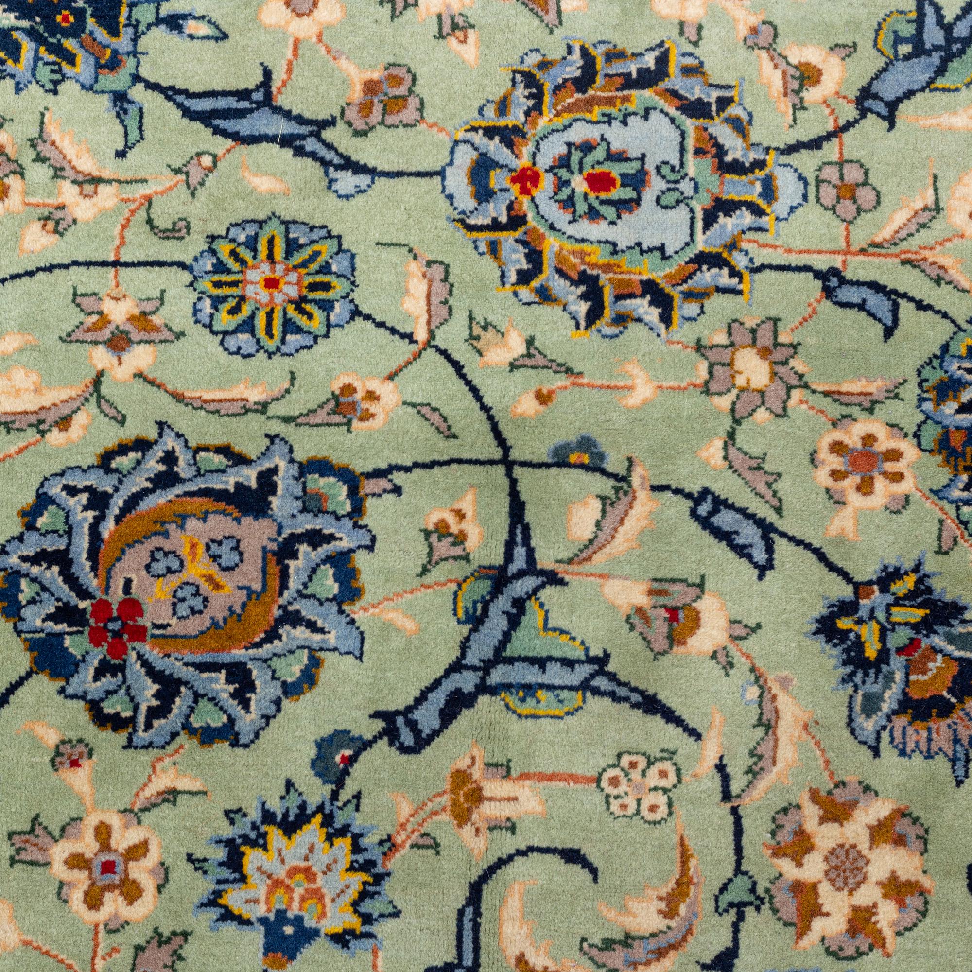 A carpet, semi-antique Najafabad, ca 420 x 306 cm.