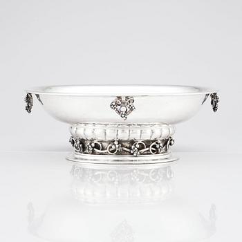 Georg Jensen, an 830/1000 silver centerpiece with grapes, Copenhagen 1919, design nr 296, also designed in 1919.