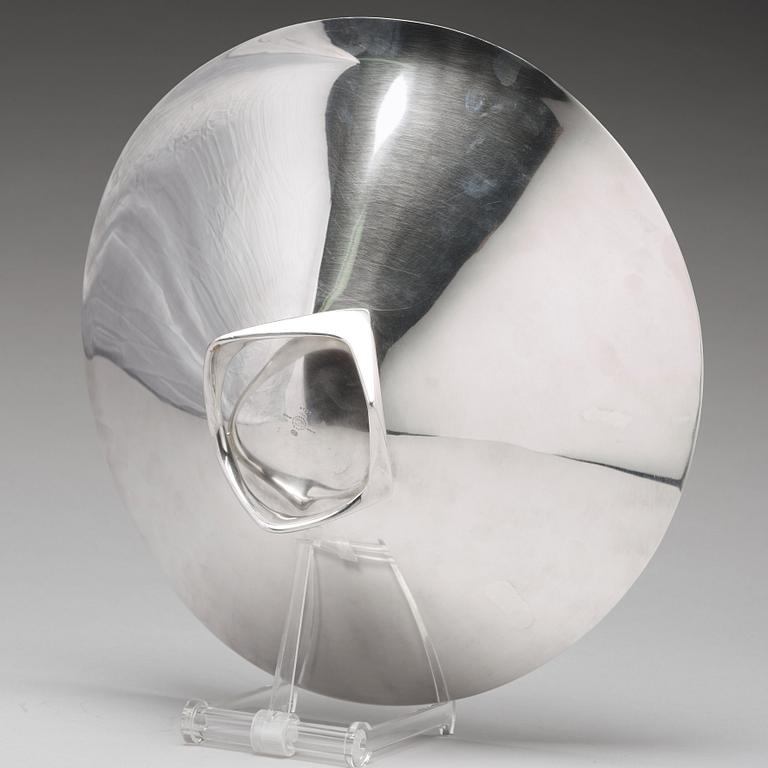 Henning Koppel, a sterling bowl, executed by Georg Jensen, Copenhagen 1948-77, design nr 980 A.