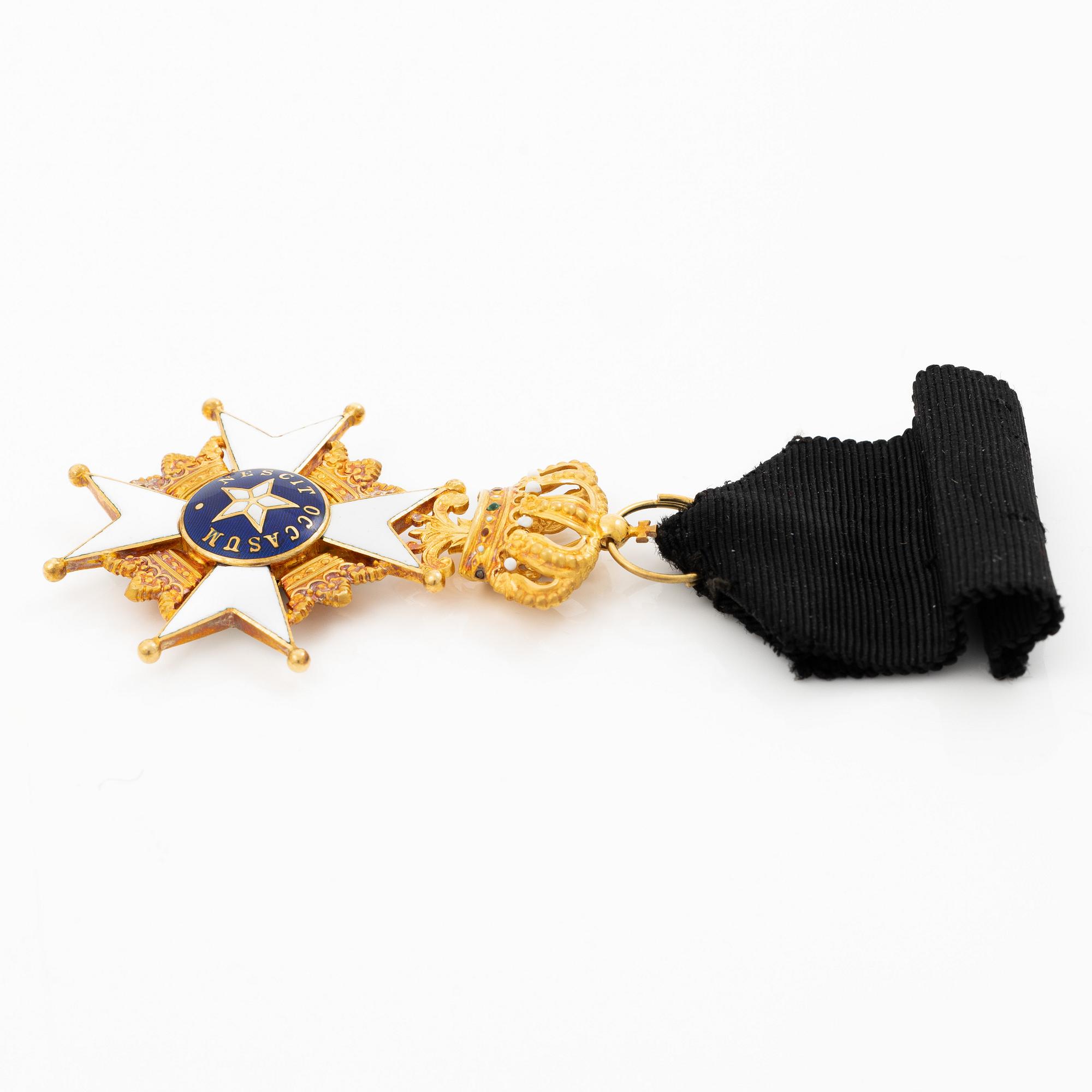 Nordstjärneorden, Riddartecken i etui, 18 k guld och emalj, CF Carlman, Stockholm 1964.
