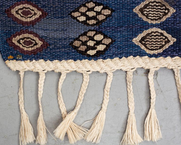 Barbro Nilsson, matto, "Snäckorna", flat weave, ca 312-313,5 x 200-204,5 cm, signed AB MMF BN.