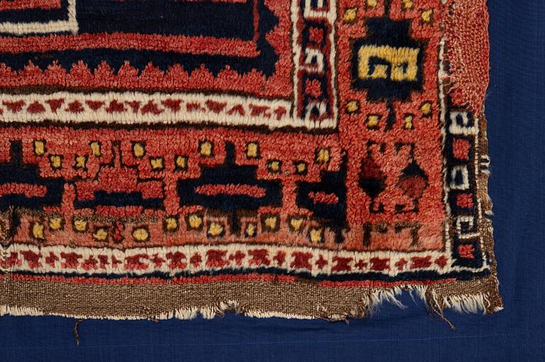 Fragment, antik Shavak, Tunceli området, östra Anatolien, ca 77 x 95 cm (87 x 113 cm med foder).