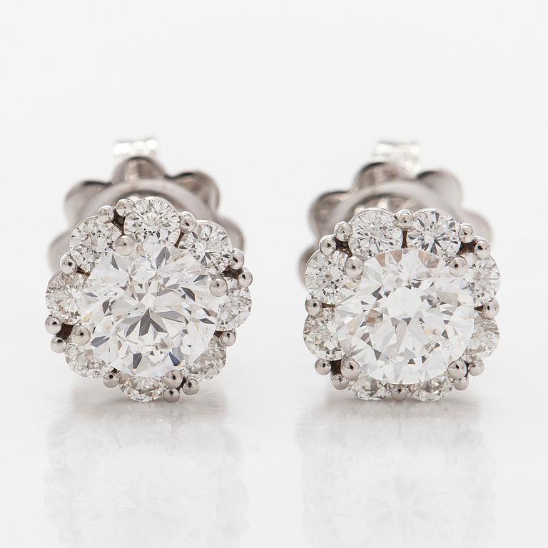 Örhängen, 18K vitguld med briljantslipade diamanter.
