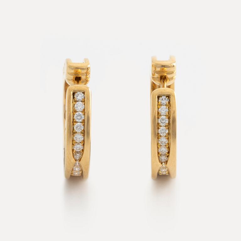 Bulgari ett par örhängen "B.zero 1" 18K guld med runda briljantslipade diamanter.