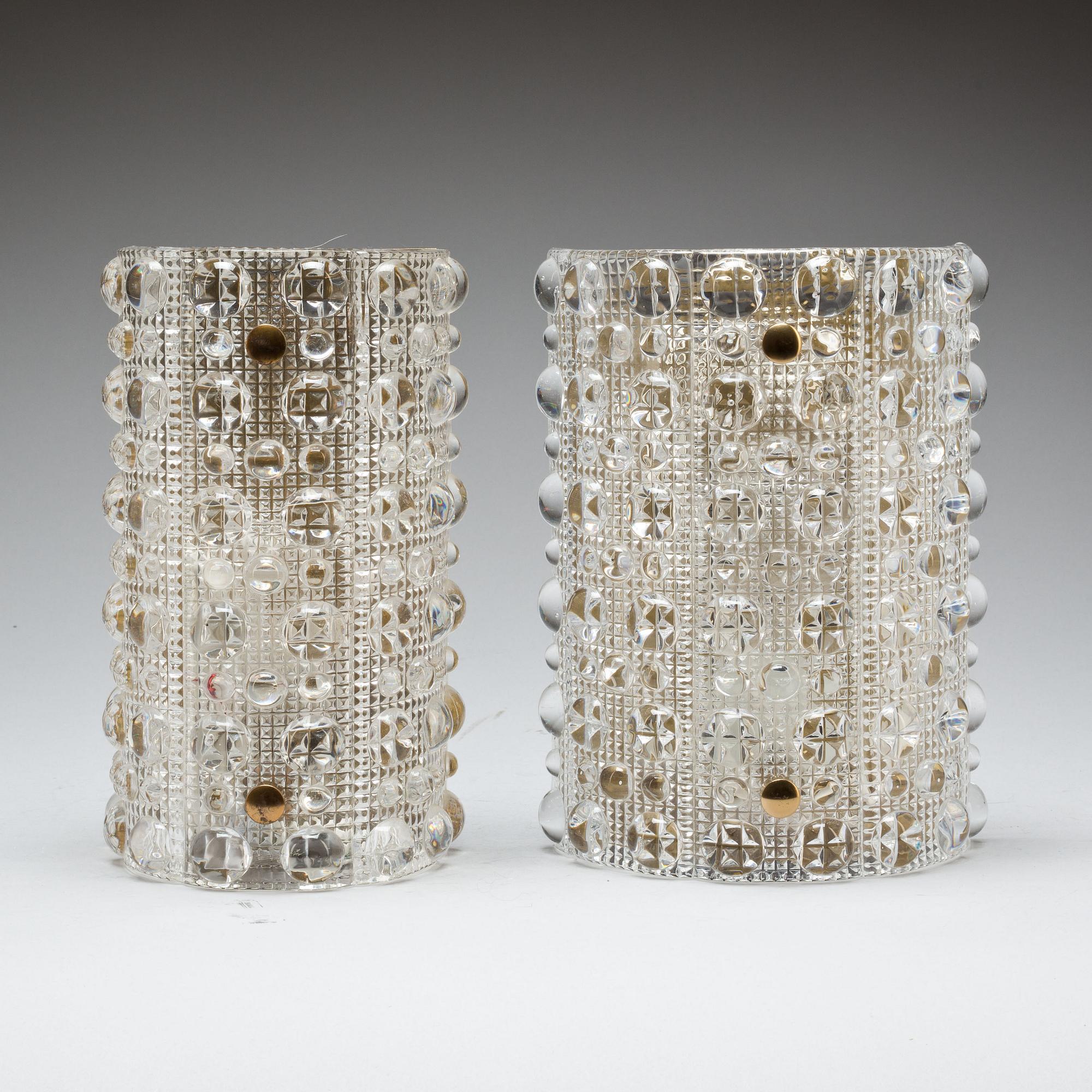 VÄGGLAMPOR, 2 snarlika. Design Carl Fagerlund.