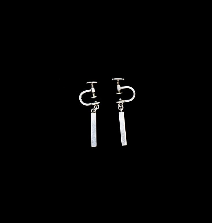 ÖRHÄNGEN, ett par. Silver. Wiwen Nilsson Lund, 1952. Vikt totalt ca 6 gram.