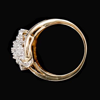 RING, 10 k guld och vitguld, briljantslipade diamanter tot 0.25 ct.