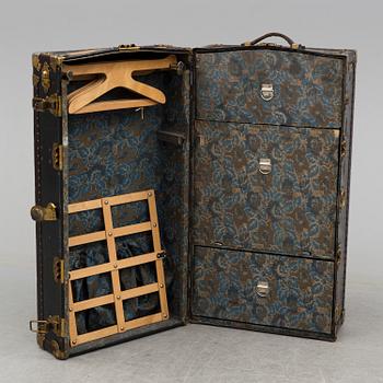 BELBER WARDROBE TRUNK, U.S.A, ca 1900.