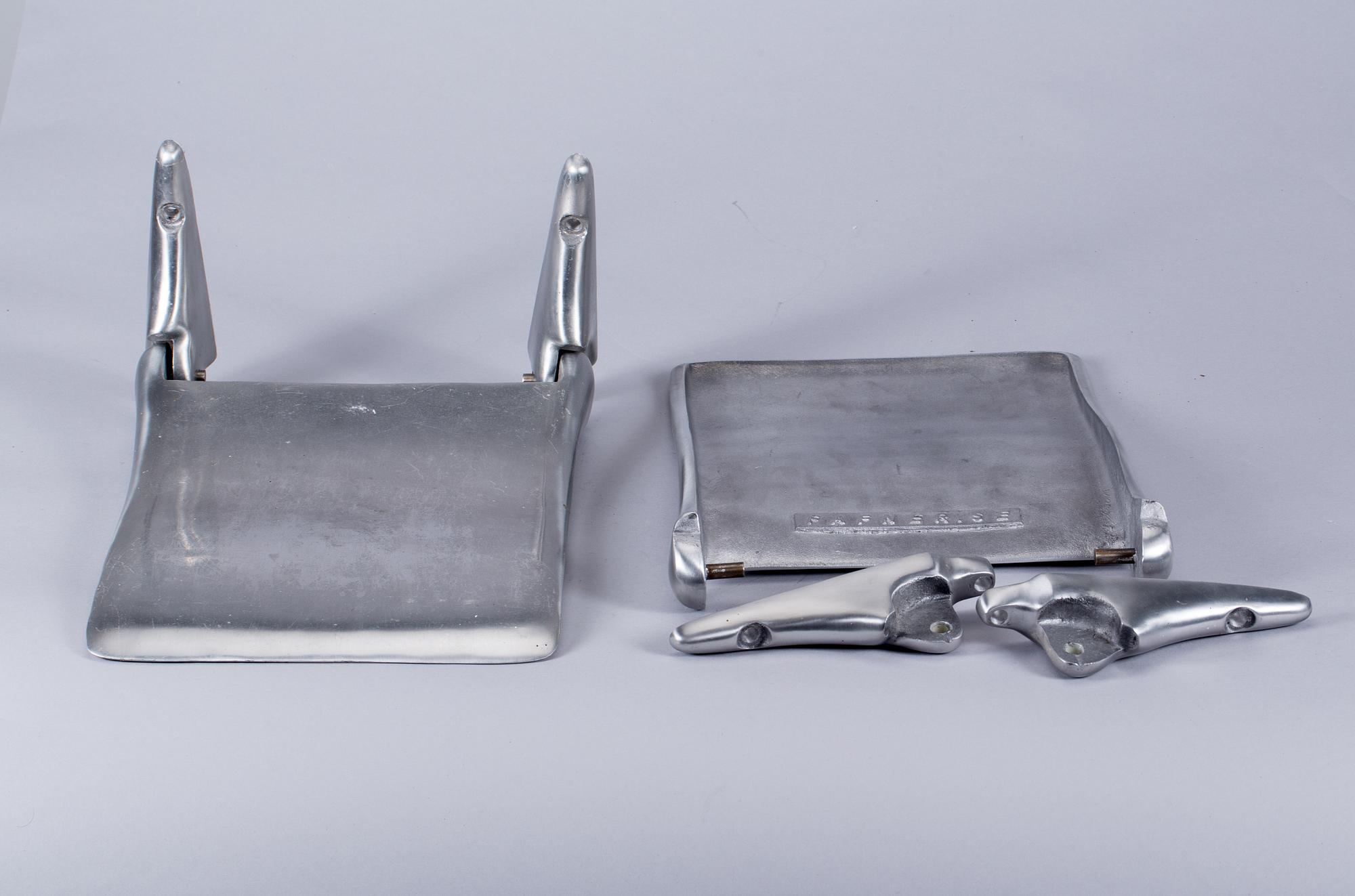 VÄGGPALLAR, ett par, Fafner, 1900-talets andra hälft.