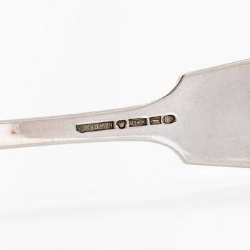 A canteen box of 253 pieces silver cutlery by Viktor Lindman, Helsinki 1916.