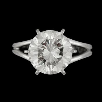 A solitaire diamond app. 4.14 cts ring. Quality app. F/VS2-SI1.