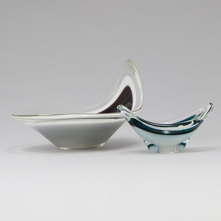 A pair of PAUL KEDELV 'Coquille' glas bowls for Flygsfors, signed and dated -55 and -56.