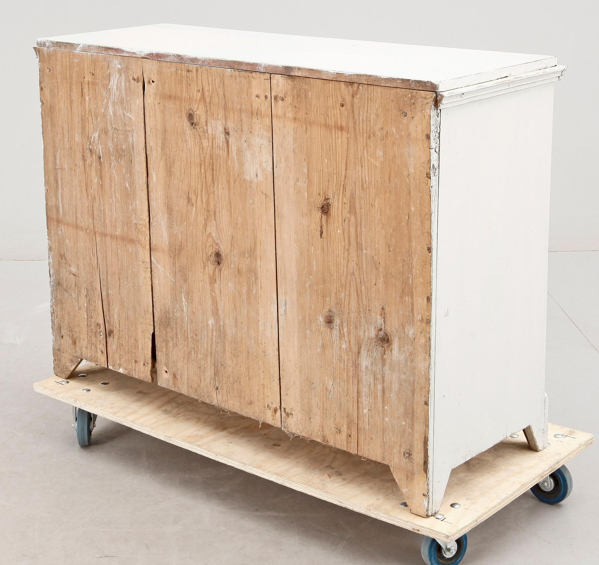 BYRÅ, sengustaviansk, 1800-talets första hälft.