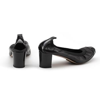 CHANEL, a pair of pumps. Size 40.